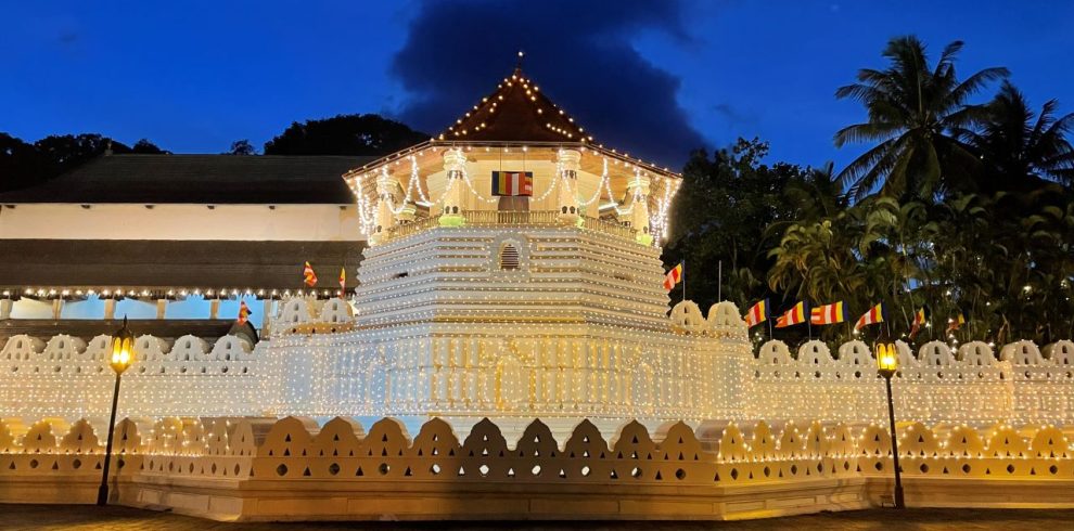 kandy toothrelictemple dawn